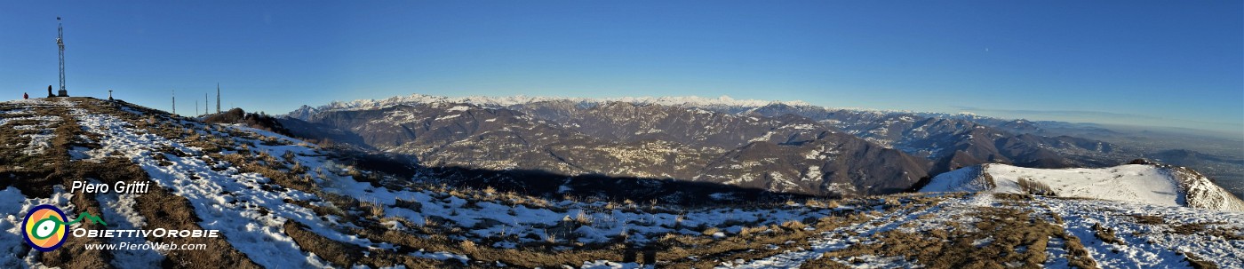 35 Cima Linzone a sx, panorama in Orobie a dx.jpg